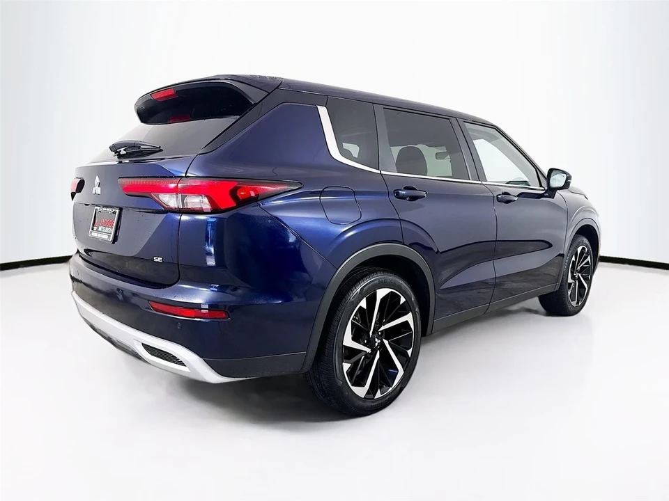 2024 Mitsubishi Outlander - Image 7 of 21