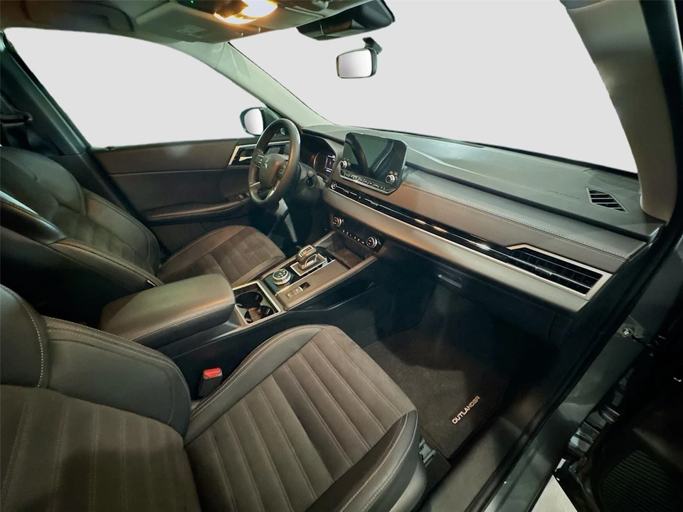 2024 Mitsubishi Outlander - Image 16 of 16