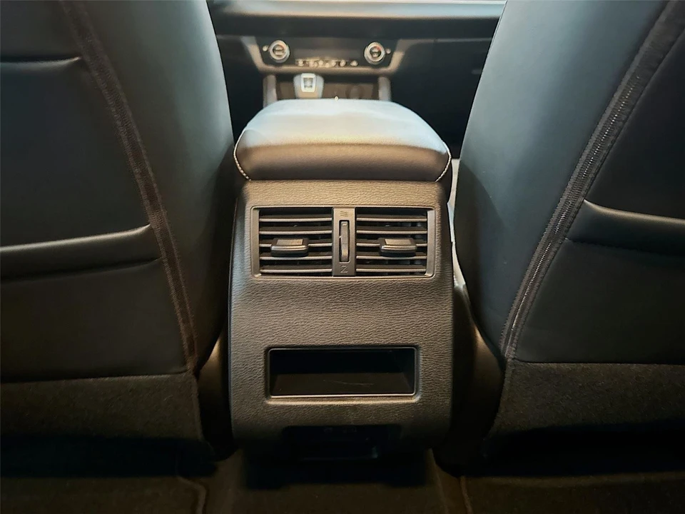 2024 Mitsubishi Outlander - Image 18 of 31