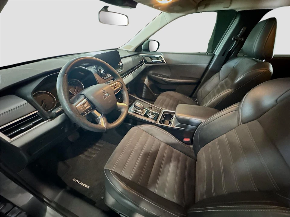 2024 Mitsubishi Outlander - Image 11 of 16