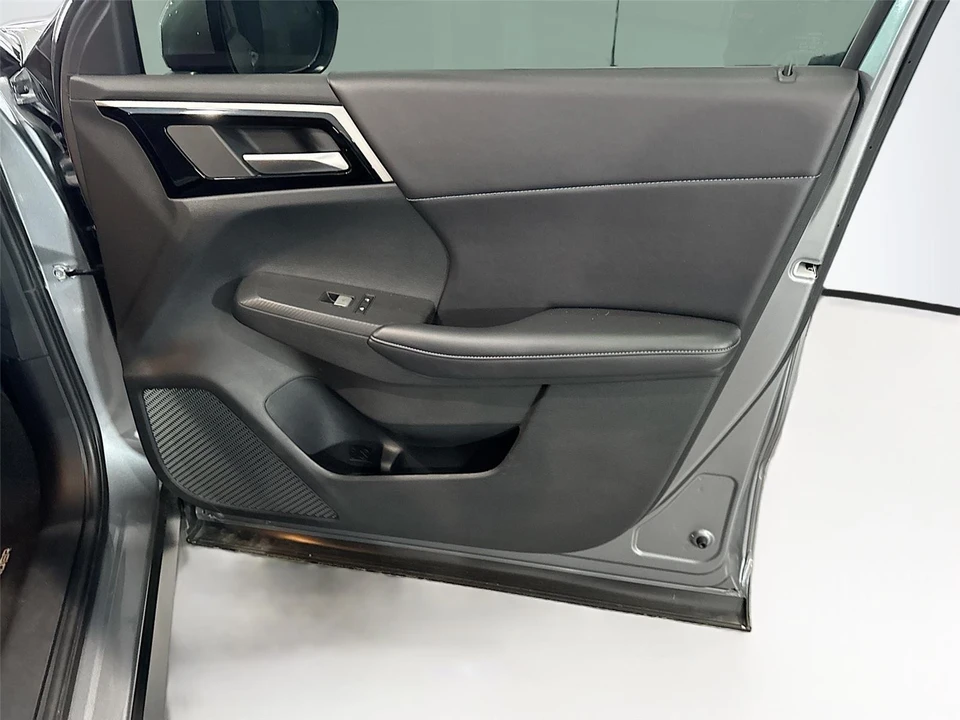 2024 Mitsubishi Outlander - Image 14 of 16