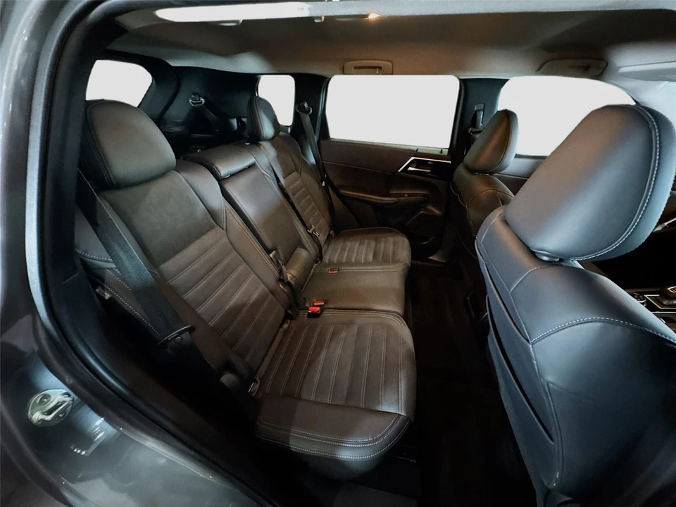 2024 Mitsubishi Outlander - Image 22 of 31