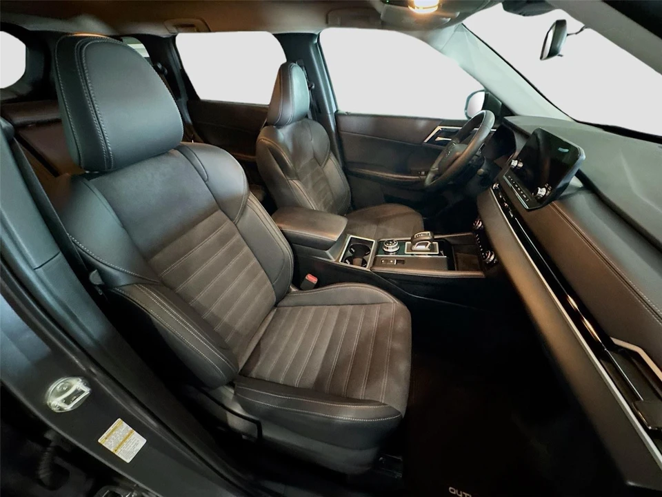 2024 Mitsubishi Outlander - Image 23 of 31