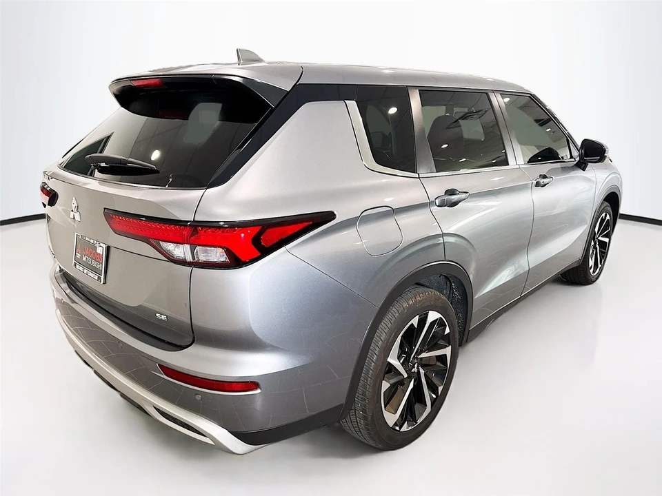 2024 Mitsubishi Outlander - Image 5 of 16