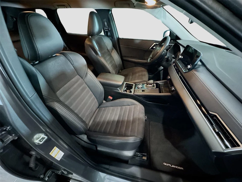 2024 Mitsubishi Outlander - Image 15 of 16