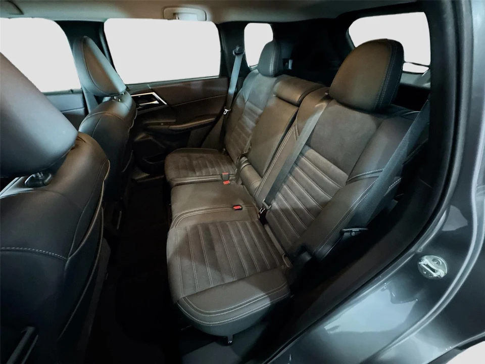 2024 Mitsubishi Outlander - Image 12 of 16