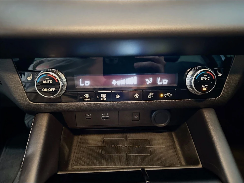 2024 Mitsubishi Outlander - Image 14 of 31