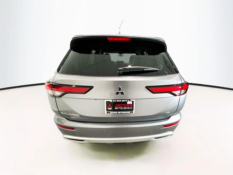 2024 Mitsubishi Outlander - Image 4 of 16