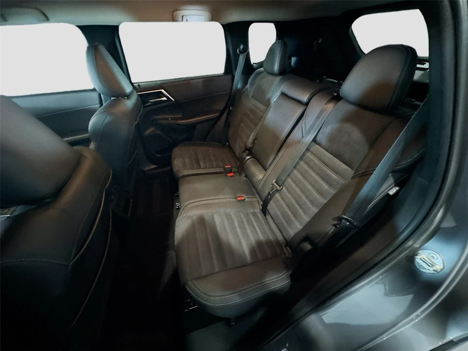 2024 Mitsubishi Outlander - Image 17 of 31