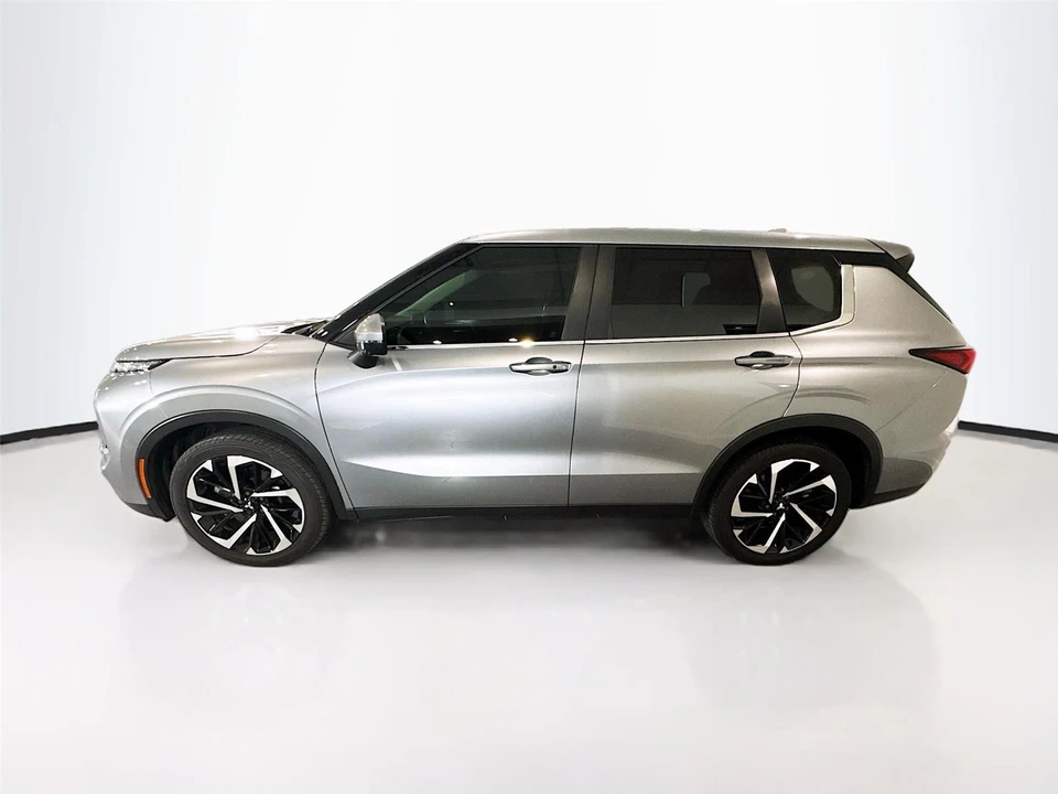2024 Mitsubishi Outlander - Image 2 of 16