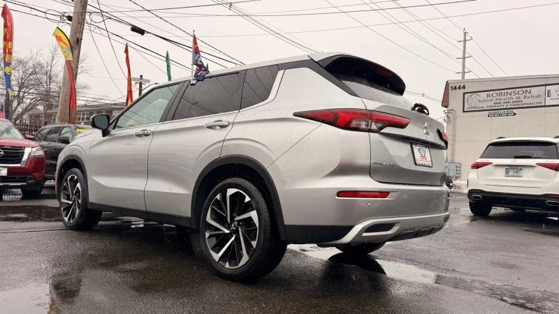 2024 Mitsubishi Outlander - Image 8 of 12