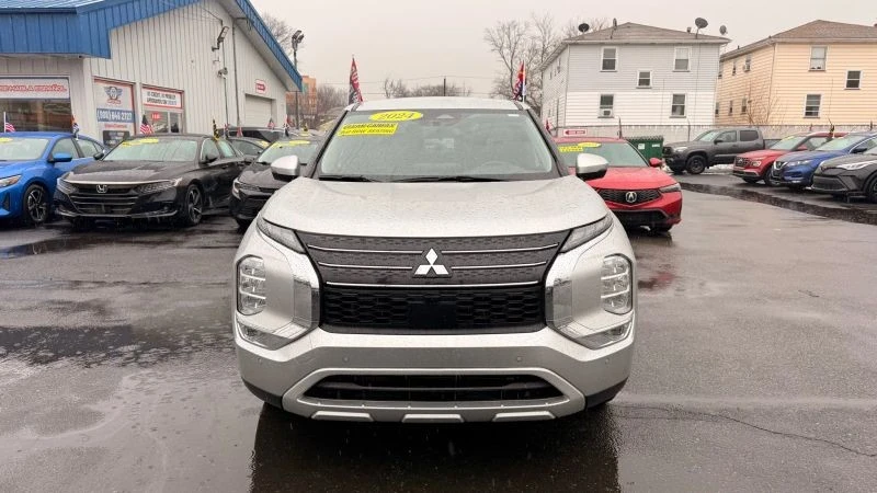2024 Mitsubishi Outlander - Image 3 of 12