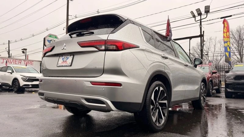 2024 Mitsubishi Outlander - Image 9 of 12