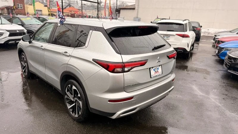 2024 Mitsubishi Outlander - Image 5 of 12