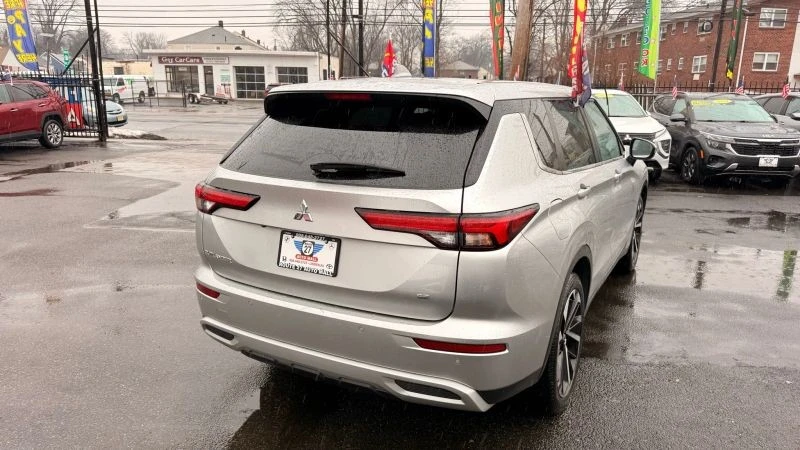 2024 Mitsubishi Outlander - Image 7 of 12