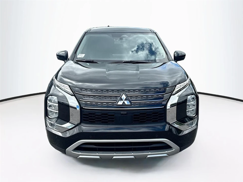 2024 Mitsubishi Outlander - Image 2 of 21