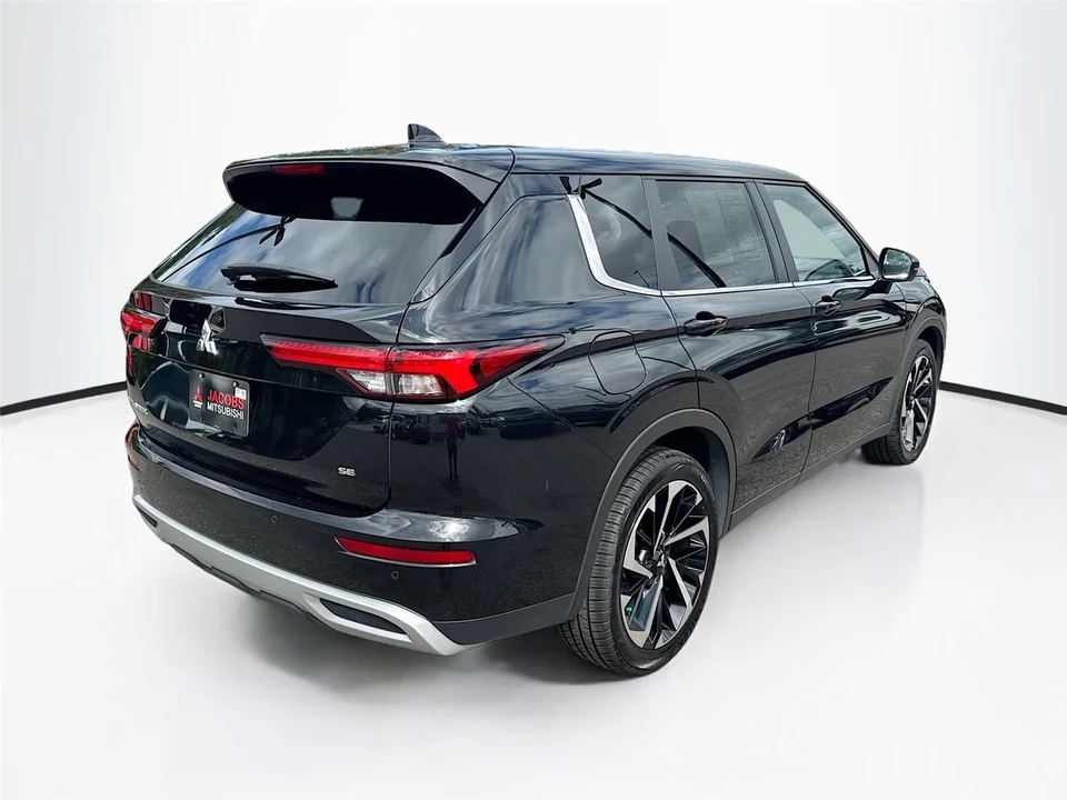 2024 Mitsubishi Outlander - Image 7 of 21