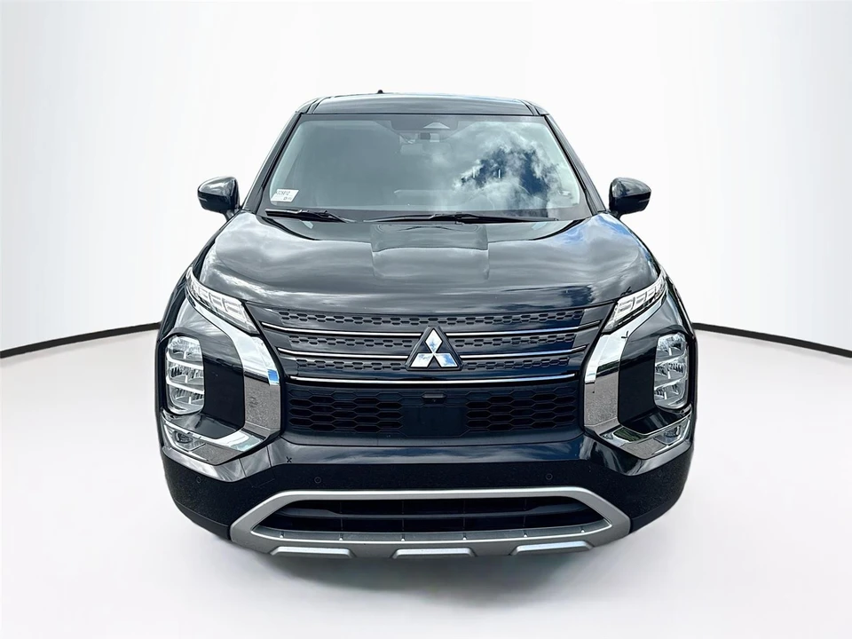 2024 Mitsubishi Outlander - Image 2 of 21