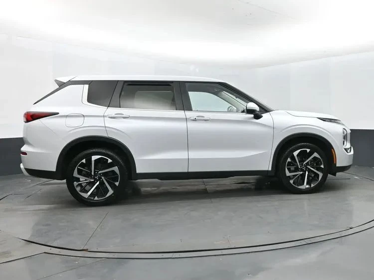 2024 Mitsubishi Outlander - Image 4 of 12
