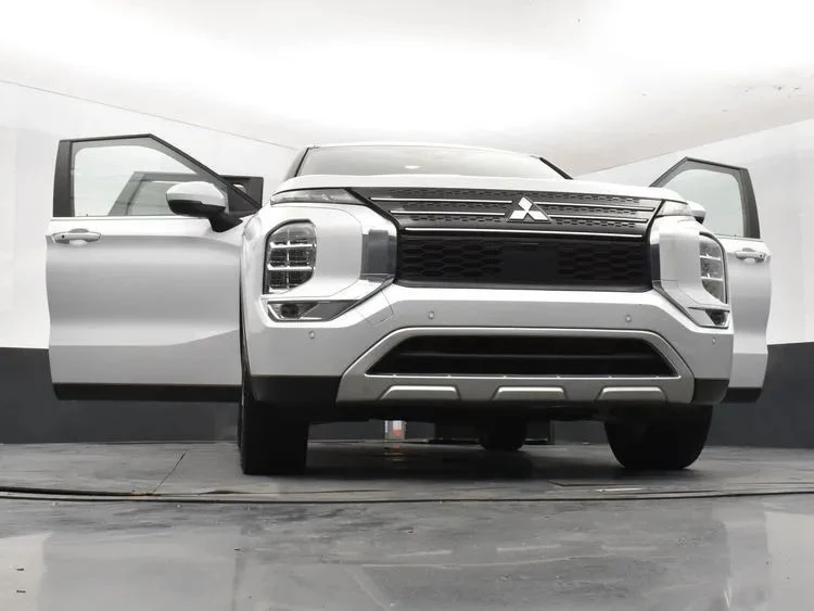 2024 Mitsubishi Outlander - Image 11 of 12