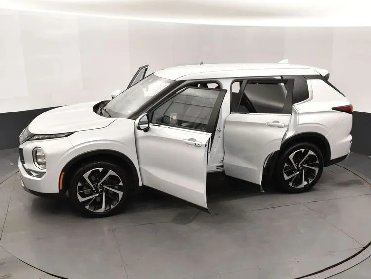2024 Mitsubishi Outlander - Image 7 of 12