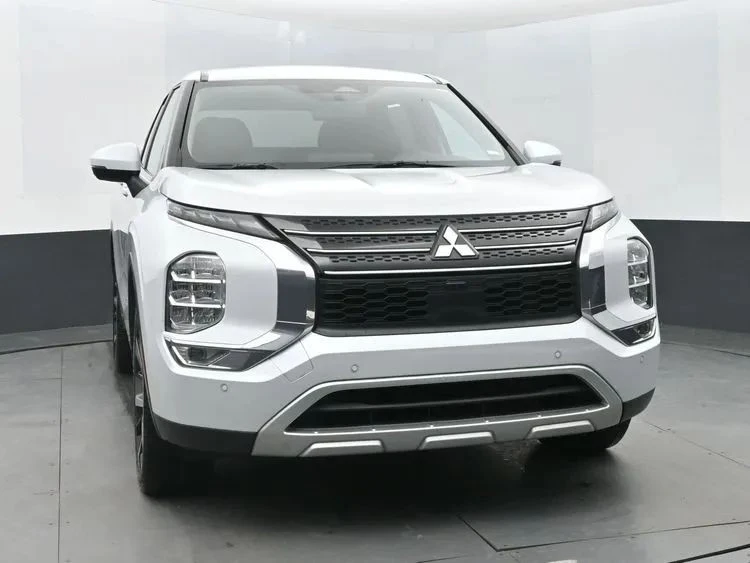 2024 Mitsubishi Outlander - Image 3 of 12