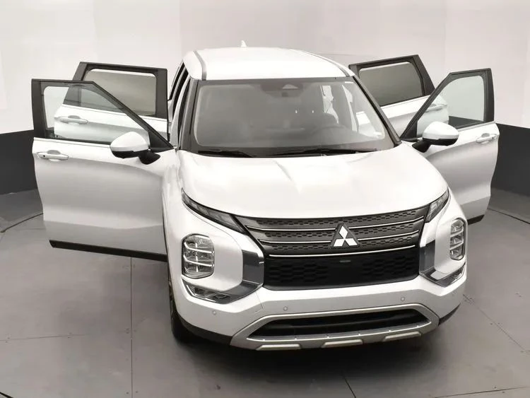 2024 Mitsubishi Outlander - Image 10 of 12