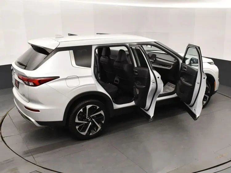 2024 Mitsubishi Outlander - Image 6 of 12