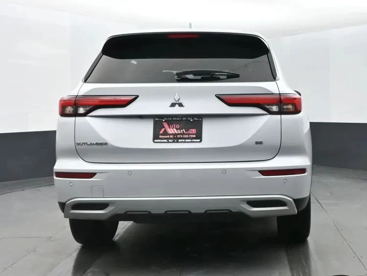 2024 Mitsubishi Outlander - Image 8 of 12