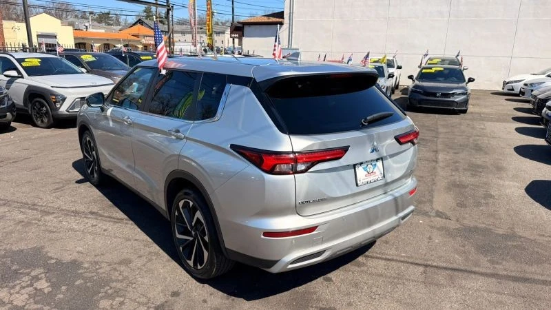 2024 Mitsubishi Outlander - Image 5 of 12