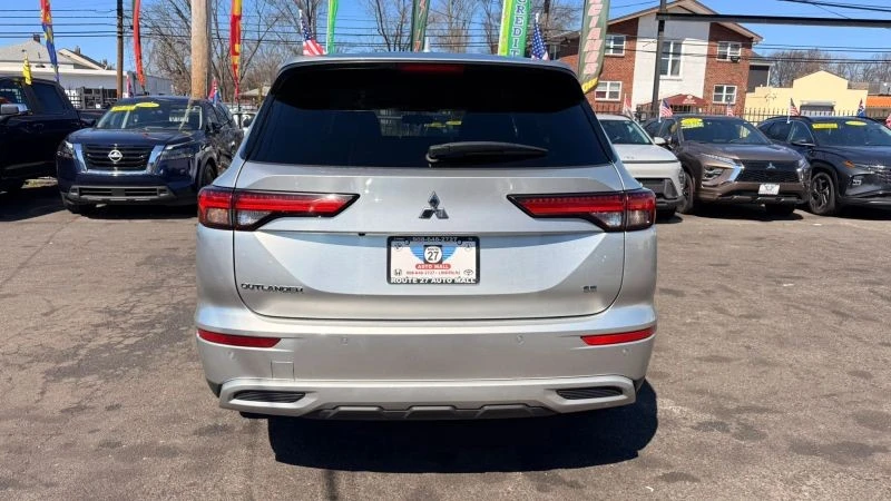 2024 Mitsubishi Outlander - Image 6 of 12