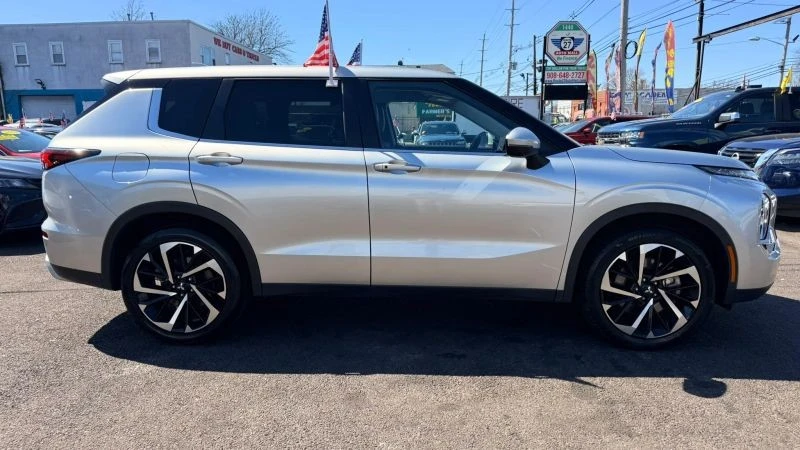 2024 Mitsubishi Outlander - Image 11 of 12