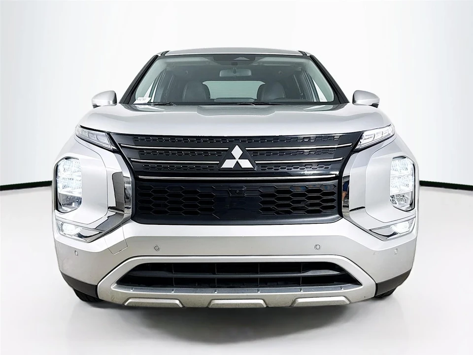 2024 Mitsubishi Outlander - Image 2 of 21
