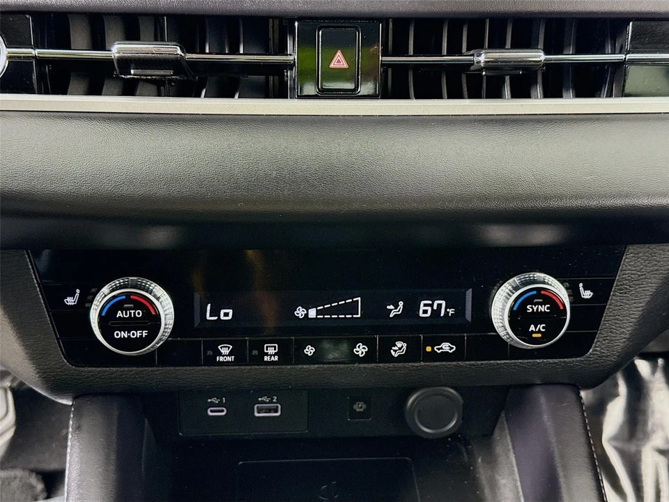 2024 Mitsubishi Outlander - Image 16 of 21