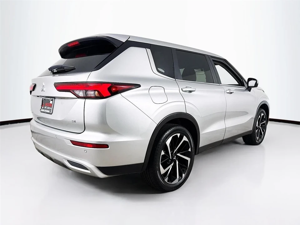 2024 Mitsubishi Outlander - Image 7 of 21