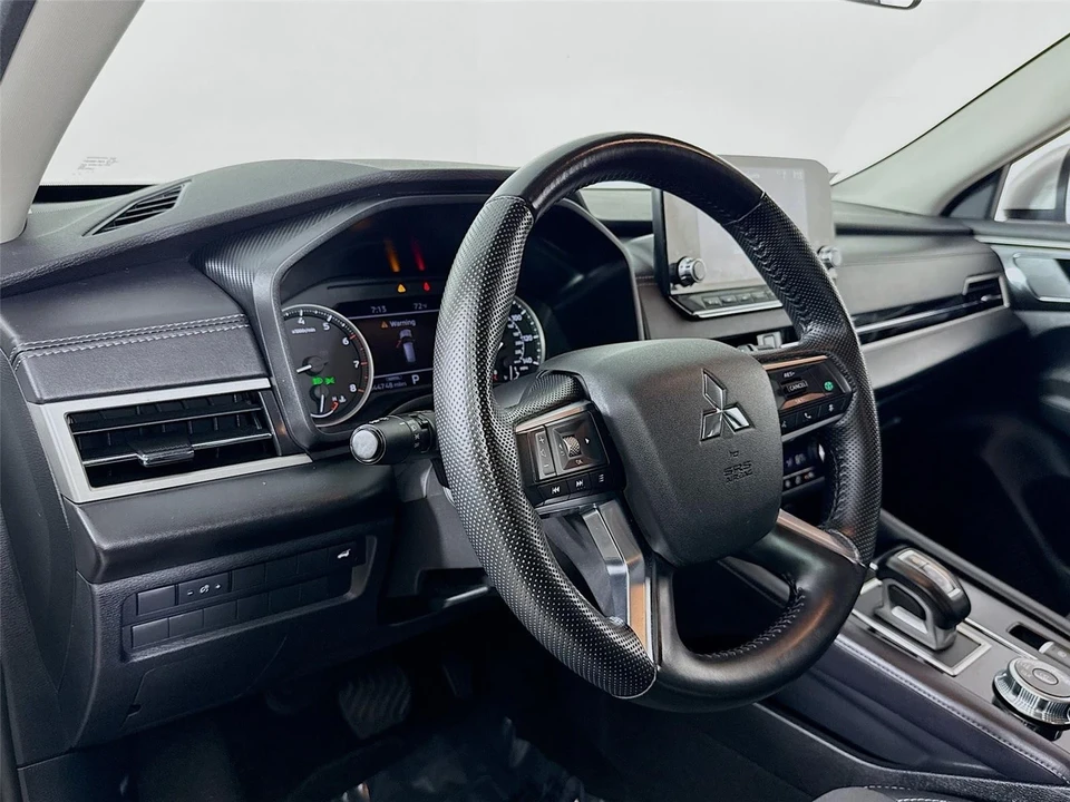 2024 Mitsubishi Outlander - Image 9 of 21