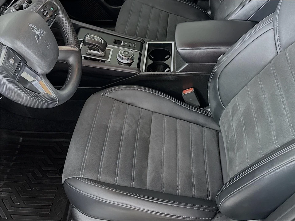2024 Mitsubishi Outlander - Image 19 of 21