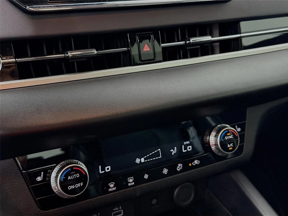 2024 Mitsubishi Outlander - Image 16 of 21