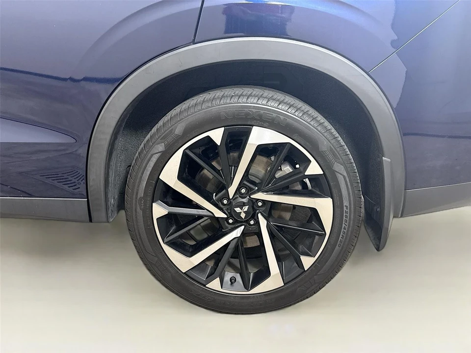 2024 Mitsubishi Outlander - Image 13 of 14