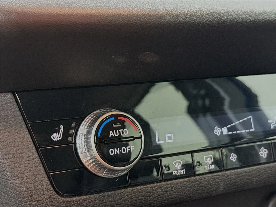 2024 Mitsubishi Outlander - Image 20 of 21