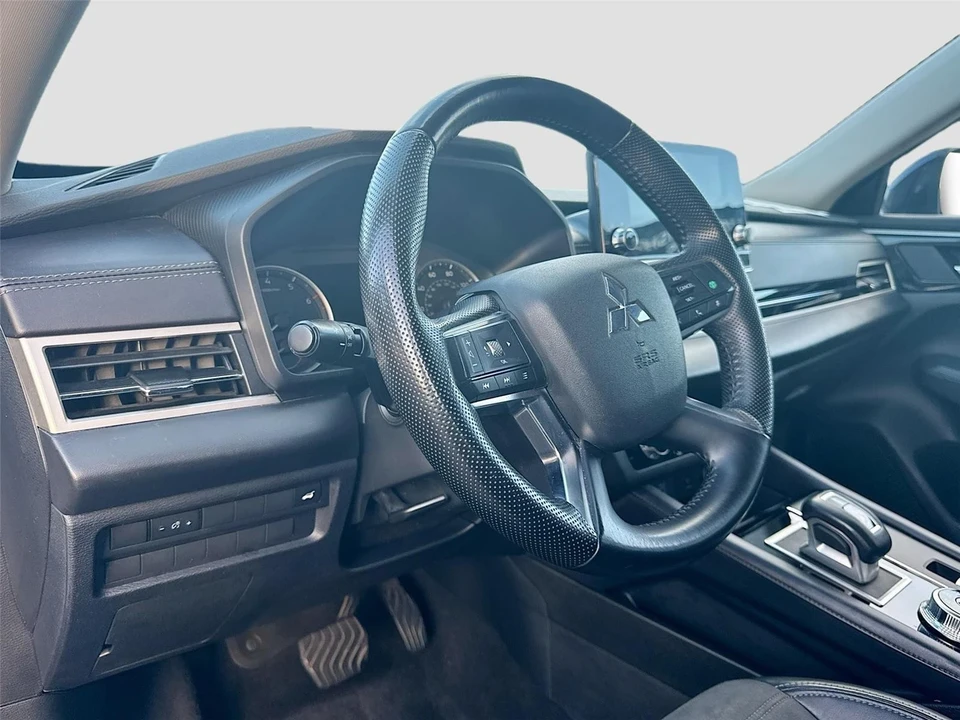 2024 Mitsubishi Outlander - Image 9 of 21