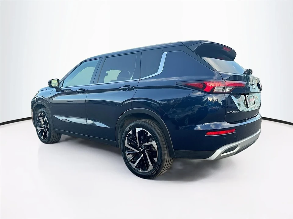 2024 Mitsubishi Outlander - Image 5 of 21