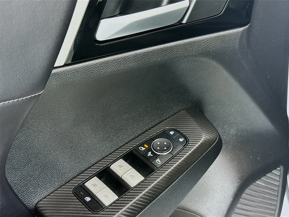 2024 Mitsubishi Outlander - Image 18 of 21
