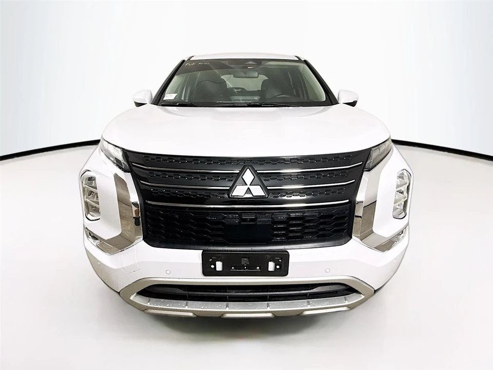 2024 Mitsubishi Outlander - Image 2 of 21