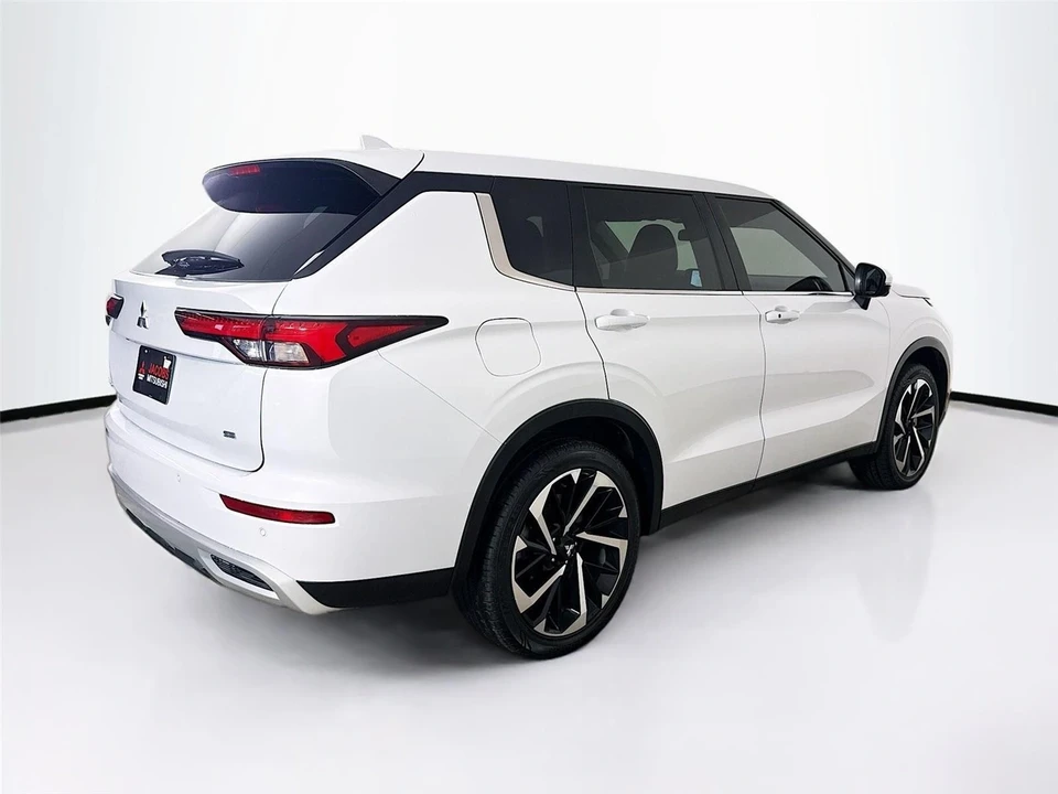 2024 Mitsubishi Outlander - Image 7 of 21