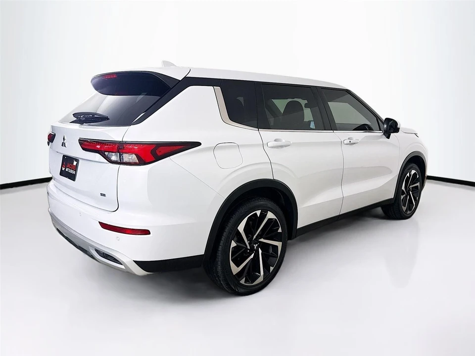 2024 Mitsubishi Outlander - Image 7 of 21