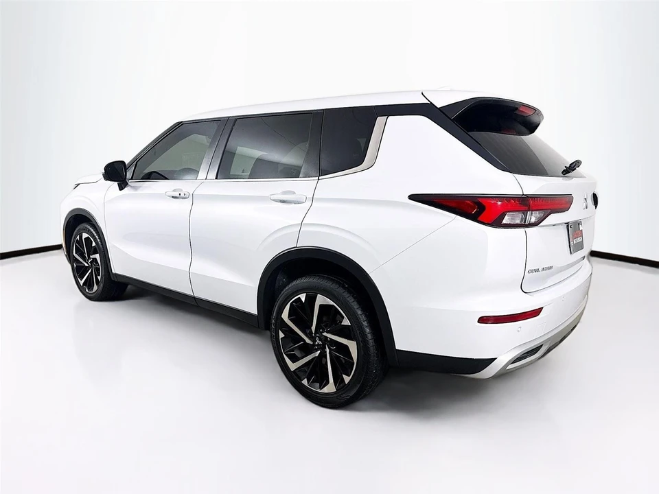 2024 Mitsubishi Outlander - Image 5 of 21