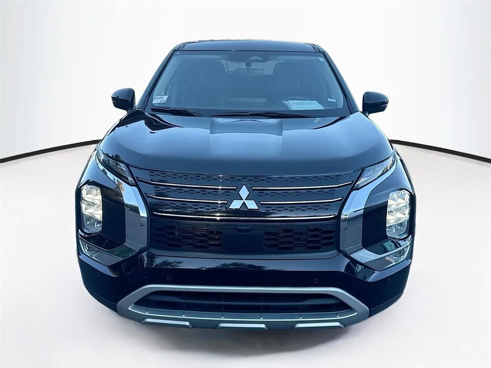 2024 Mitsubishi Outlander - Image 2 of 21