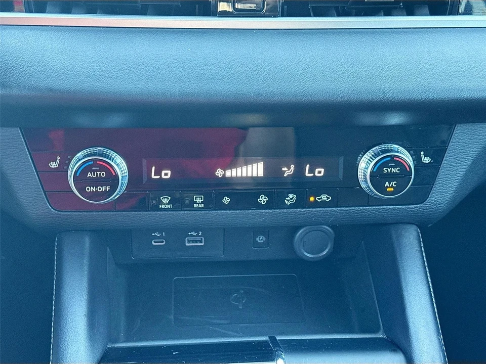 2024 Mitsubishi Outlander - Image 16 of 21
