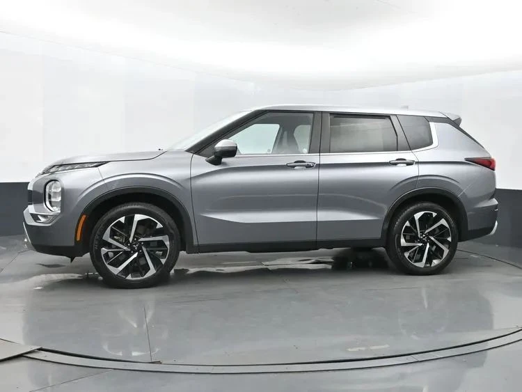2024 Mitsubishi Outlander - Image 5 of 12